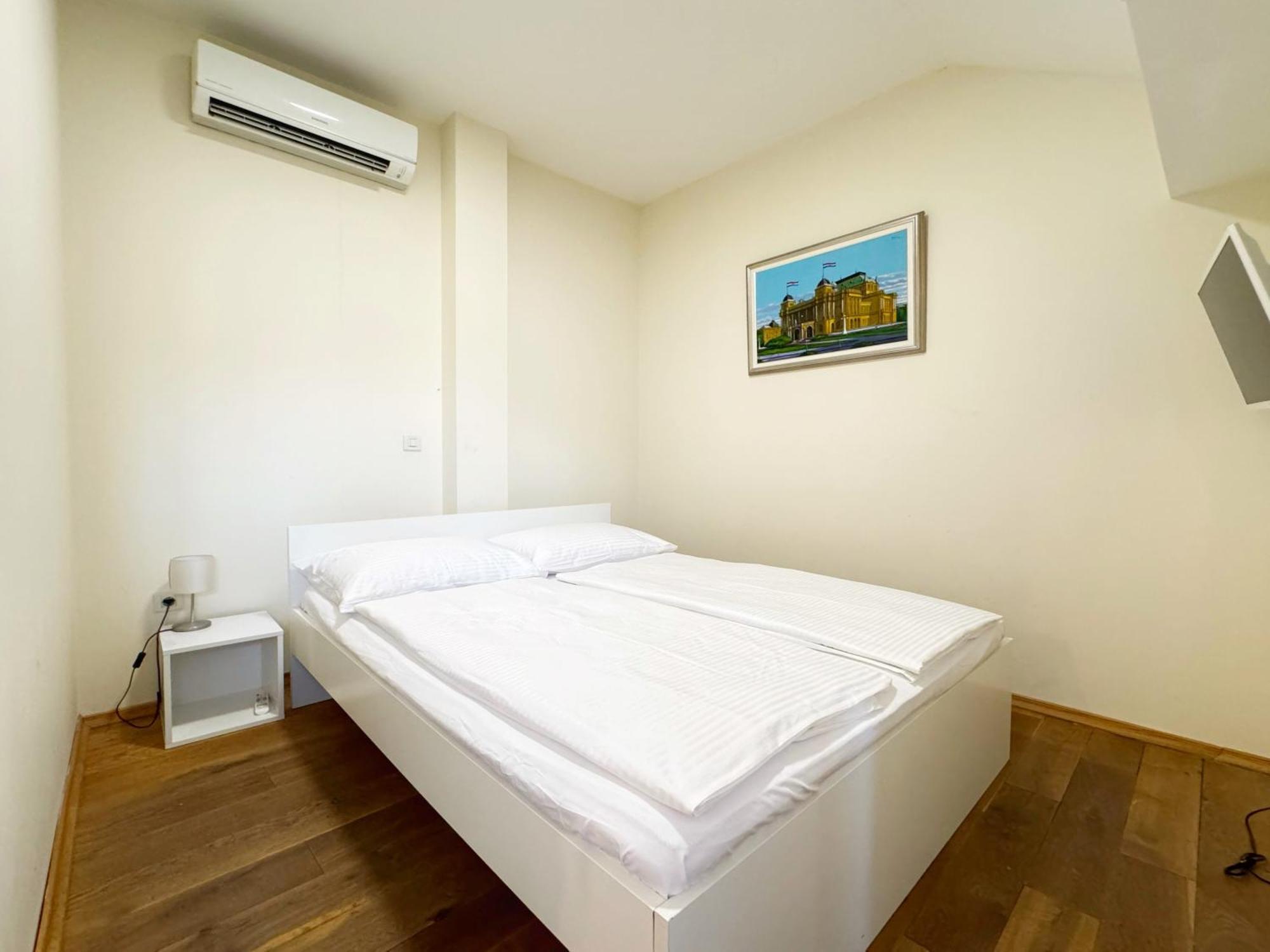 Flex Selfcheckins 125 - - 4 Bedrooms - Centre - Parking Zagreb